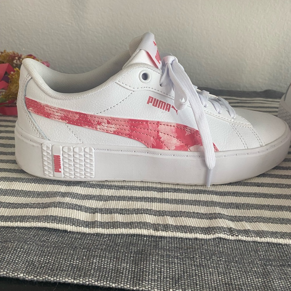 Women’s Puma Tennis Shoes